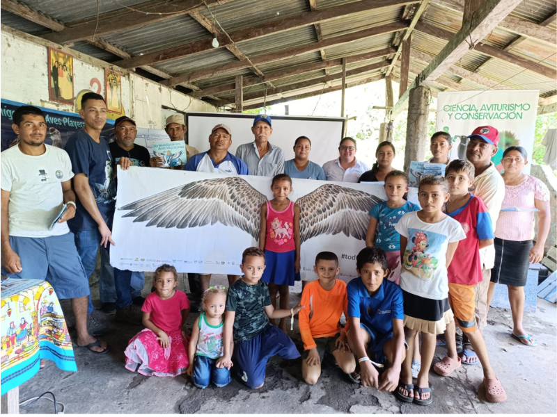 Workshop with the community and partners of the Playones de Catarina shrimp farms. Photo courtesy of Quetzalli Nicaragua.