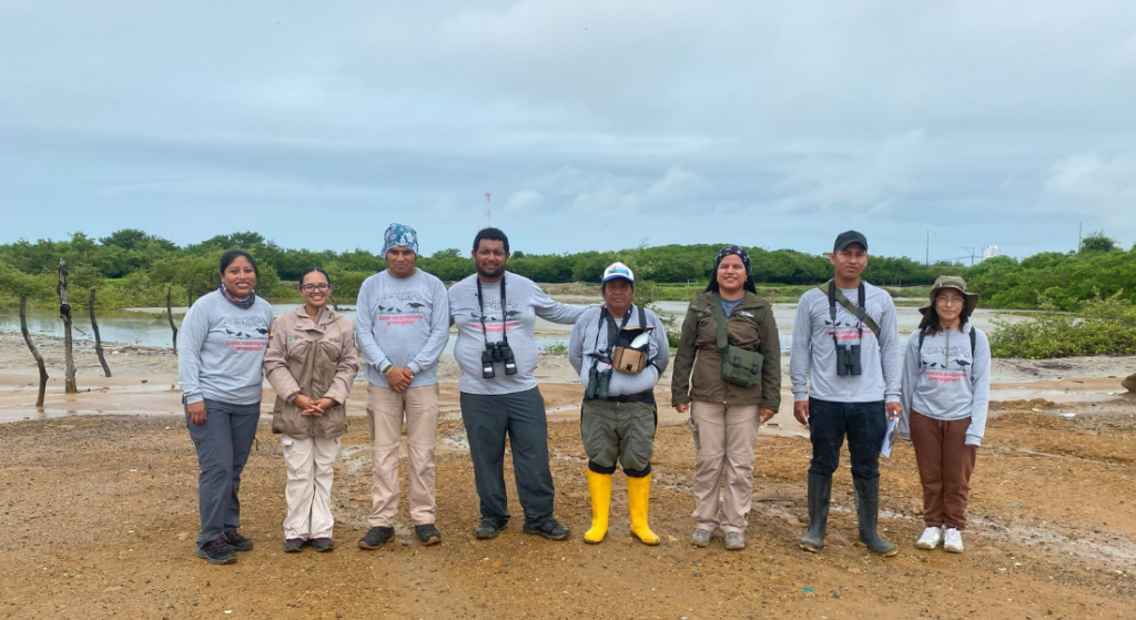 Observation practice outing in the Villamil Beaches National Recreation Area. Photo courtesy of Aves y Conservación
